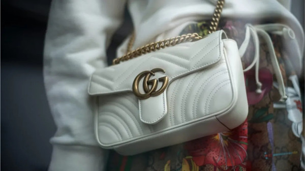 时尚新闻 / 2020-09-21早报 | 森马服饰上半年利润暴跌97%；李宁市