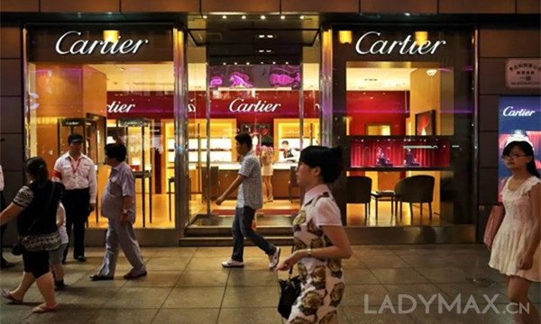 早报 | Prada今年中国销量已超去年全年;Farfetch突然更换新logo 早报 | Prada今年中国销量已超去年全年;Farfetch突然更换新logo