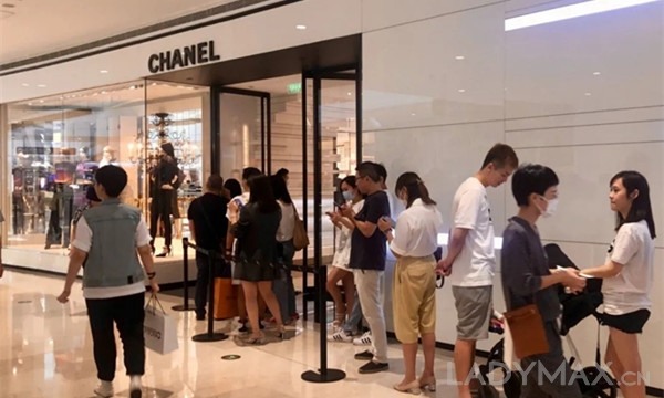 早报 | 施华洛世奇或将寻求IPO;美邦上半年亏损近5亿元 早报 | 施华洛世奇或将寻求IPO;美邦上半年亏损近5亿元