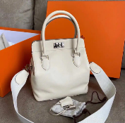 二手爱马仕牛奶包回收打几折