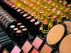 美妆行业 / 2014-06-24佳丽宝白斑症状者将获赔数十万日元