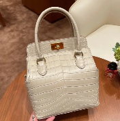 二手爱马仕牛奶包回收打几折(图3)