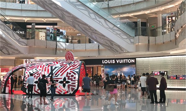 时尚新闻 / 2020-08-25早报 | 上海恒隆LV店8月销售额或达1.5亿