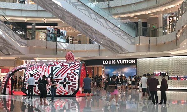 早报 | 上海恒隆LV店8月销售额或达1.5亿元;Bottega Veneta云朵包登陆李佳琦直播间 早报 | 上海恒隆LV店8月销售额或达1.5亿元;Bottega Veneta云朵包登陆李佳琦直播间