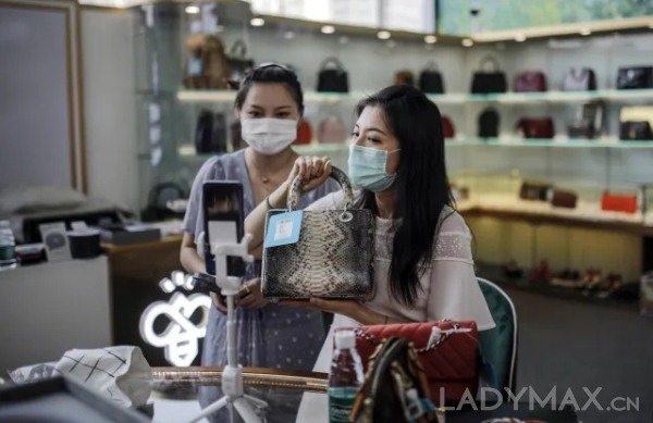 早报 | 奢侈品牌将迎来新一轮涨价潮；安踏市值突破2200亿港元创历史新高