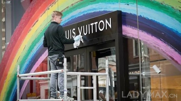 早报 | Farfetch市值首次突破百亿美元；安踏老板入选福布斯中国最佳CEO