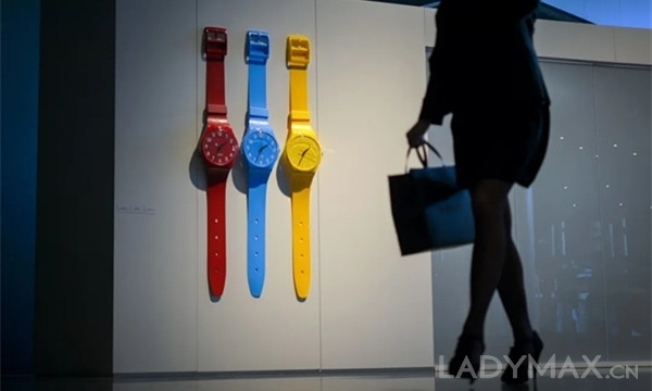 早报 | Topshop将退出香港；上海查获假香奈儿手袋