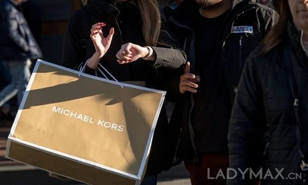 早报 | LV皮具总监跳槽;Michael Kors母公司亏损5.5亿美元 早报 | LV皮具总监跳槽;Michael Kors母公司亏损5.5亿美元