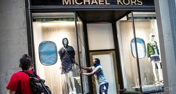 早报 | 动荡的美国市场引发LVMH放弃收购Tiffany的担心；LV创意总监遭炮轰