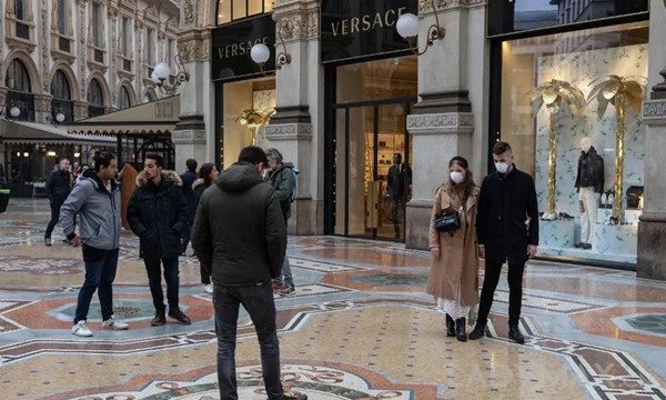 早报 | LV等奢侈品牌北美门店遭洗劫；全球时尚产业的赢家和输家