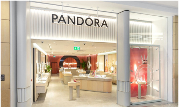 时尚新闻 / 2020-05-08潘多拉第一季度收入大跌41%，全球90%的门店