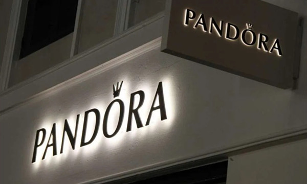 时尚新闻 / 2020-05-06早报 | Supreme成功在中国注册商标；香