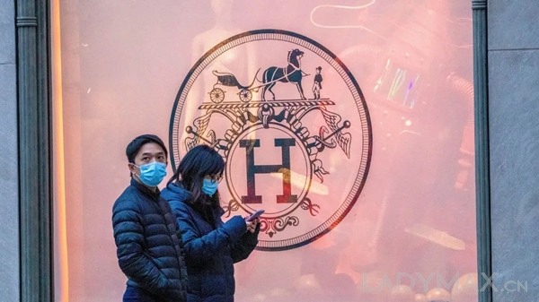 早报 | 香港I.T上半财年亏损逾3亿；美邦服饰前三季度亏7亿