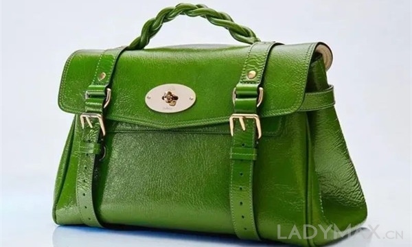 早报 | 传优衣库将与Rick Owens联名；Mulberry发布盈利预喜