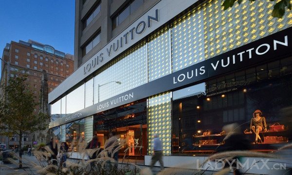 早报 | Chanel推出“排队管理系统”以防代购；鞋王“百丽”卷土重来将在港上市