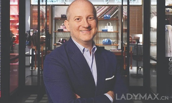 早报 | 优衣库继续运营俄罗斯业务；Michael Kors首席执行官突然离职