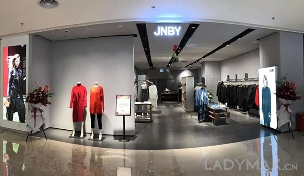 早报 | Crocs宣布白敬亭为全球时尚代言人；江南布衣上半财年收入增长逾7%