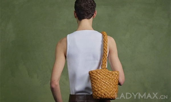 早报 | BV新手袋售价赶超Chanel；劳力士市占率下滑