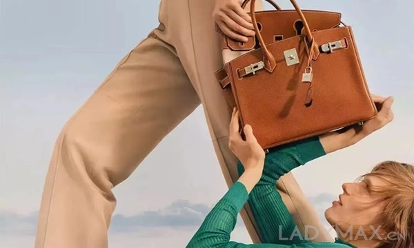 晚报 | 爱马仕去年收入逼近90亿欧元；Surpeme任命新创意总监