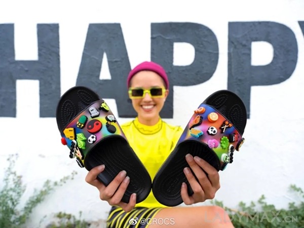 早报| Crocs去年收入创新高；周大福成全球第十大奢侈品集团