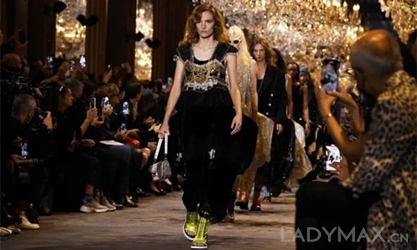 早报 | 资生堂去年销售额破万亿日元；Reebok全球创意总监将离职