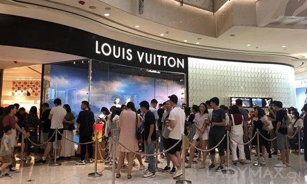 早报 | Fendi表示不会禁用皮草；LV将入驻广州白云机场